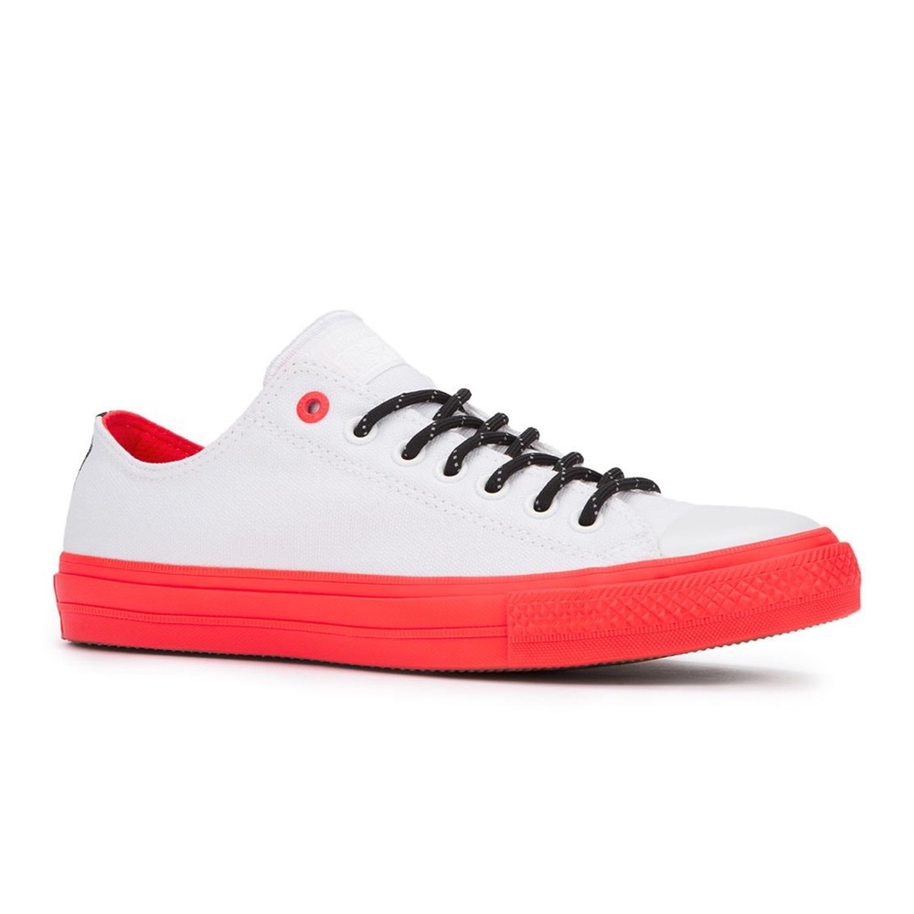 Brand new converse men’s 8.5 women’s 10.5 unisex